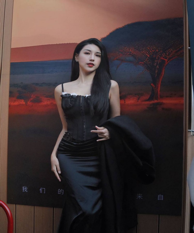 妻子初次接受三人行小说,手机高清在线观看